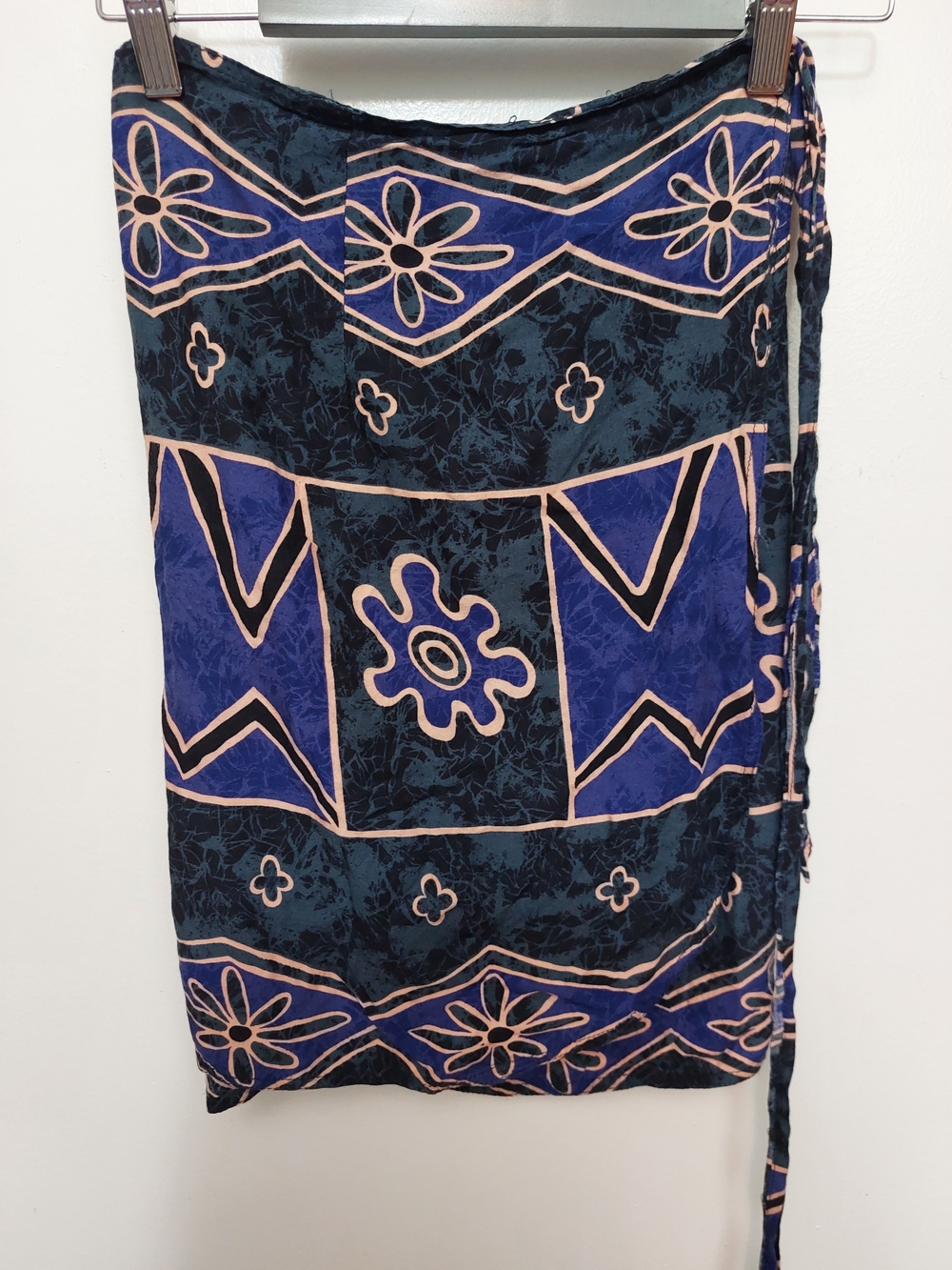 Vintage VENUS Black and Blue Floral Tie-Side Swim Sarong
